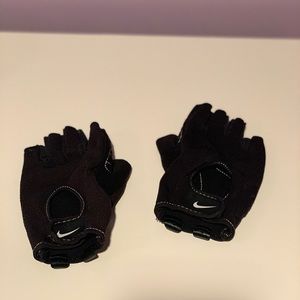 Nike Fit Dry Women’s Black Workout Gloves